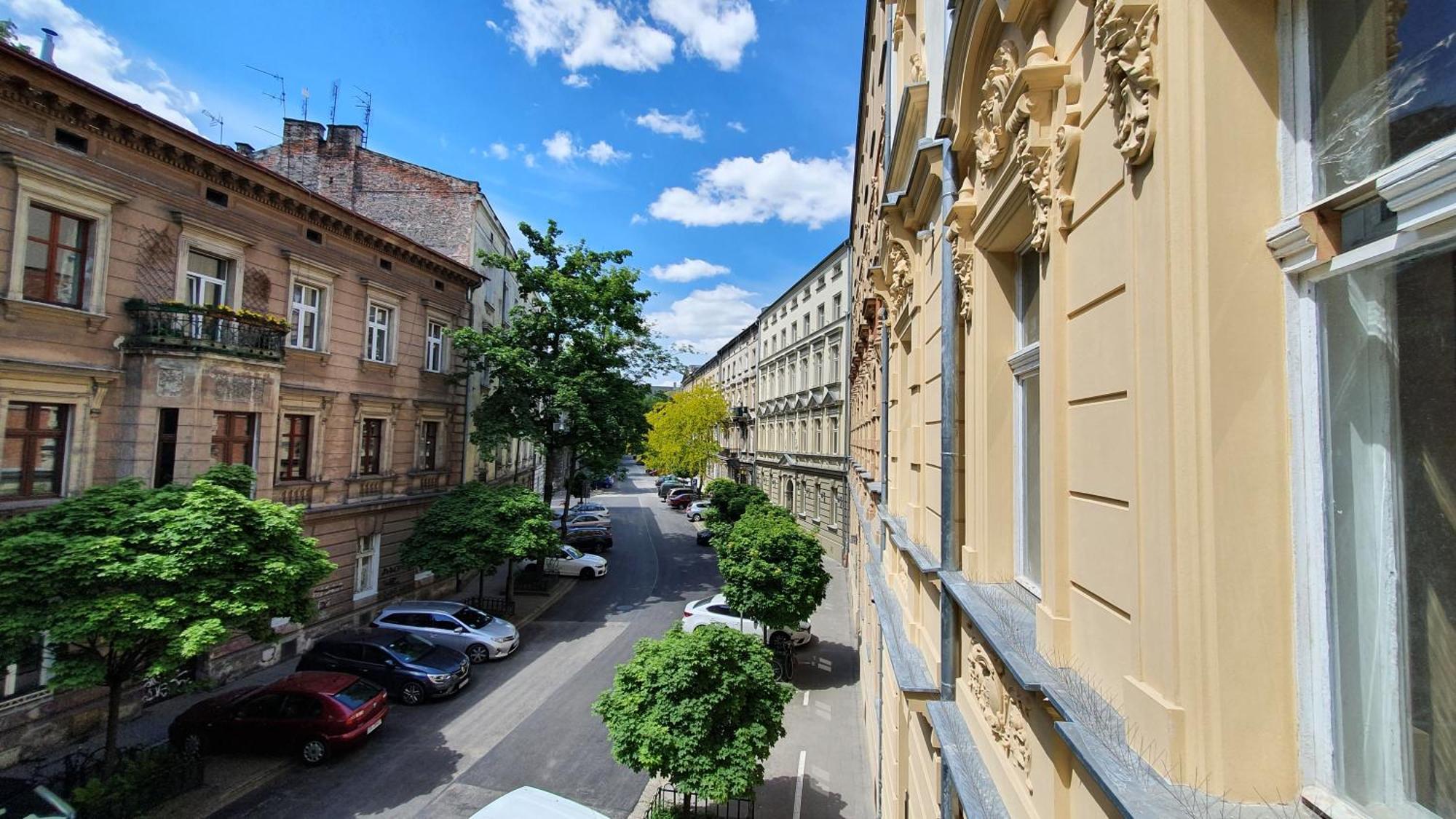 Location To Explore Spacious 105m2 Krakau
